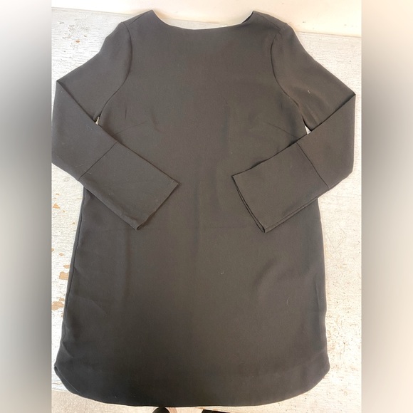 H&M Dresses & Skirts - H&M women's sleek black dress, 10